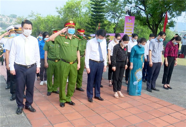 Đoàn đại biểu Thành ủy - HĐND - UBND - Ủy ban MTTQ TP Hạ Long tổ chức Lễ viếng các Anh hùng liệt sỹ tại Nghĩa trang Liệt sỹ Hà Tu.
