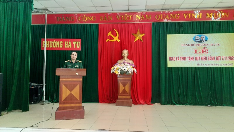 Đảng bộ phường Hà Tu  tổ chức Lễ Tặng và truy tặng Huy hiệu Đảng đợt 07 /11 /2022 