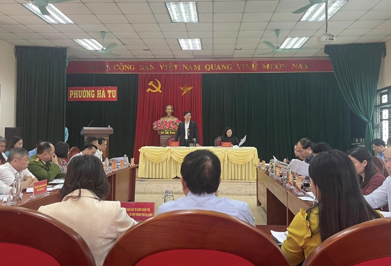 Thường trực Thành ủy làm việc với Đảng ủy phường Hà Tu