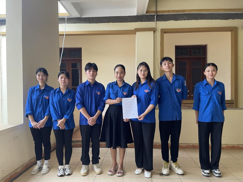 BCH đoàn phường Hà Tu tổ chức trao quyết định thành lập Đội thanh niên xung kích phòng, chống tai nạn đuối nước