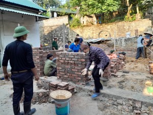Hội Cựu chiến binh phường Hà Tu tham gia giúp đỡ hộ hoàn cảnh khó khăn