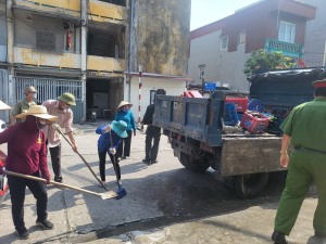 Phường Hà Tu: Ngày thứ 5 ra quân lập lại trật tự đô thị và vệ sinh môi trường trên địa bàn phường