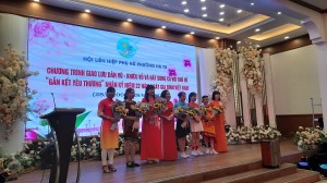 Phụ nữ phường Hà Tu: Chương trình giao lưu dân vũ, khiêu vũ với chủ đề "Gắn kết yêu thương" nhân kỷ niệm ngày gia đình Việt Nam 28/6