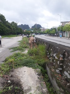 Khu phố 7 phường Hà Tu: Nhân dân tích cực tham gia vệ sinh môi trường