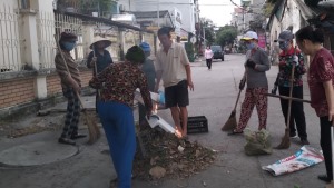 Khu phố 2 phường Hà Tu: Ra quân thực hiện vệ sinh môi trường trên địa bàn