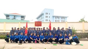 Đoàn TN phường Hà Tu và Đoàn cơ sở Lữ đoàn 170 Hải quân phối hợp tổ chức chương trình dọn vệ sinh Công trình thanh niên tuyến đường trồng cây ăn quả tại tổ 13 khu 5