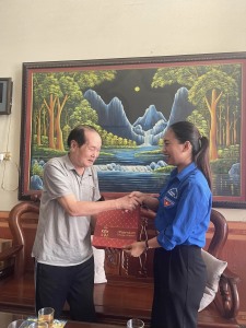 Đoàn thanh niên phường Hà Tu đã đến thăm, tặng quà 02 bác cựu chiến binh tham gia chiến dịch Hồ Chí Minh sinh sống trên địa bàn phường
