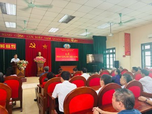 Phường Hà Tu long trọng tổ chức Lễ Tặng Huy hiệu Đảng đợt 19/5/2025
