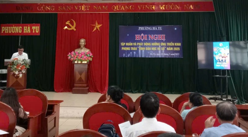 Phường Hà Tu tổ chức Hội nghị tập huấn và phát động hưởng ứng triển khai phong trào "Bình dân học vụ số"